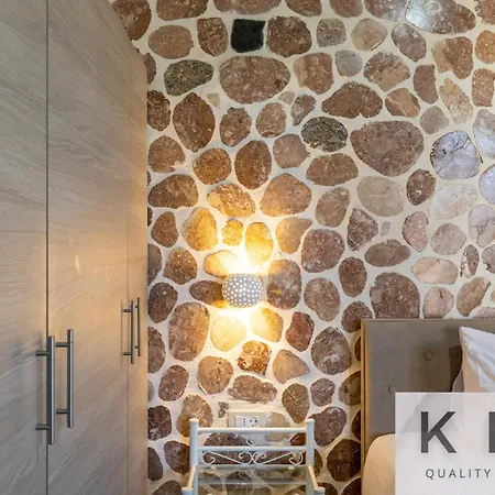 Leo's Red Stone & White Stone Made Villas, 2 With Private Pool In Village 빌라