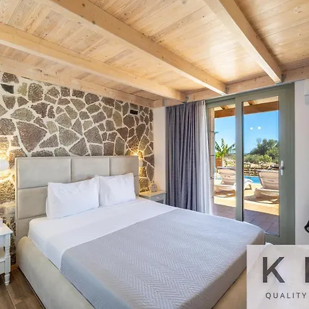 Leo's Red Stone & White Stone Made Villas, 2 With Private Pool In Village Karavádhos