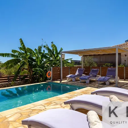 빌라 Leo's Red Stone & White Stone Made Villas, 2 With Private Pool In Village Karavádhos