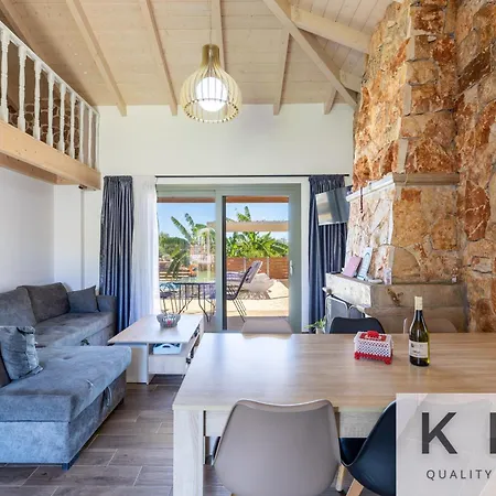 빌라 Leo's Red Stone & White Stone Made Villas, 2 With Private Pool In Village