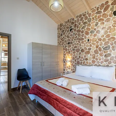 Leo's Red Stone & White Stone Made Villas, 2 With Private Pool In Village Karavádhos