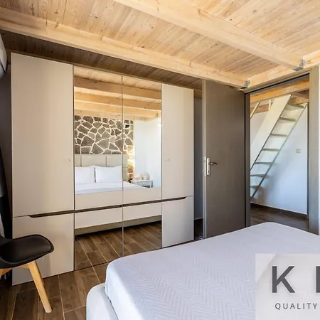 빌라 Leo's Red Stone & White Stone Made Villas, 2 With Private Pool In Village Karavádhos