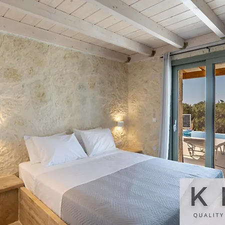Leo's Red Stone & White Stone Made Villas, 2 With Private Pool In Village Karavádhos