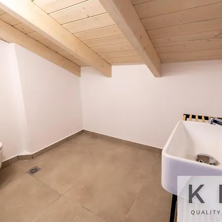 빌라 Leo's Red Stone & White Stone Made Villas, 2 With Private Pool In Village