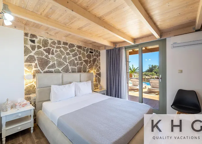 Leo's Red Stone & White Stone Made Villas, 2 With Private Pool In Village Karavádhos