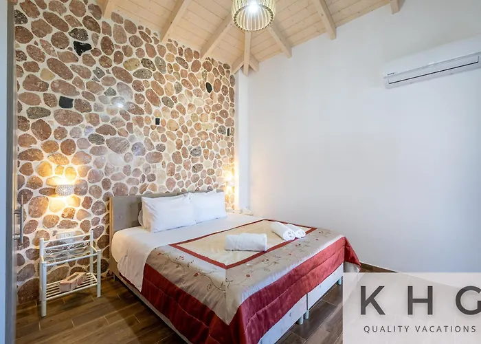 Leo's Red Stone & White Stone Made Villas, 2 With Private Pool In Village Karavádhos