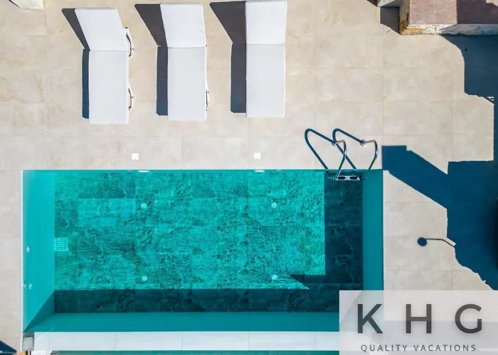 Villa Leo's Red Stone & White Stone Made Villas, 2 With Private Pool In Village Karavádhos