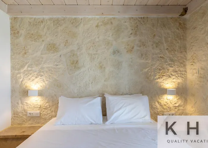 Villa Leo's Red Stone & White Stone Made Villas, 2 With Private Pool In Village Karavádhos