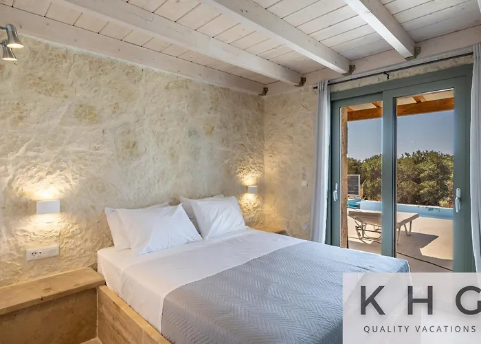Leo's Red Stone & White Stone Made Villas, 2 With Private Pool In Village Karavádhos