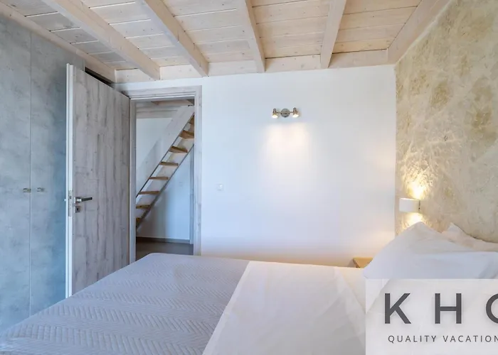 Leo's Red Stone & White Stone Made Villas, 2 With Private Pool In Village Karavádhos