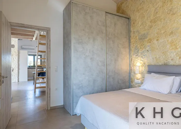 Villa Leo's Red Stone & White Stone Made Villas, 2 With Private Pool In Village Karavádhos